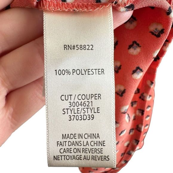 NWT Max Studio Short Sleeve Crepe Blouse Rose Open Stem Flower - Picture 12 of 13